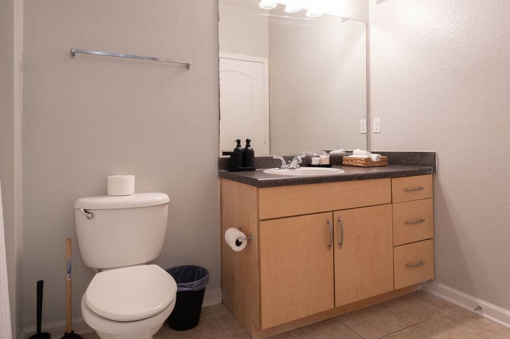 Photo of Bathroom in Florida Center North