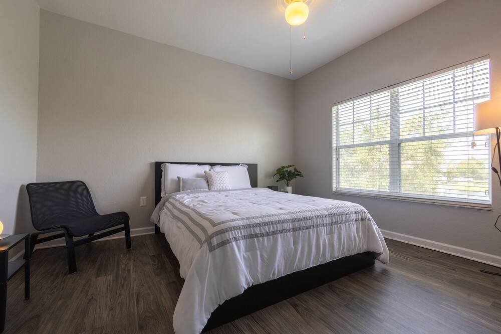 Photo of Bedroom in Florida Center North