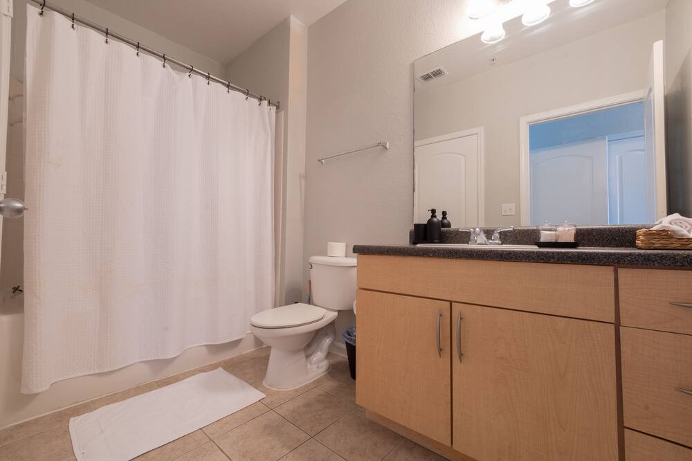 Photo of Bathroom in Florida Center North