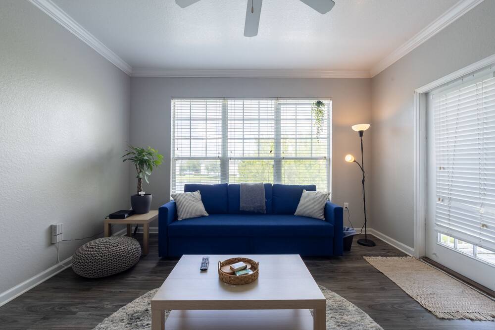Photo of Livingroom in Florida Center North