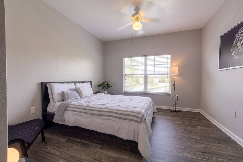 Photo of Bedroom in Florida Center North