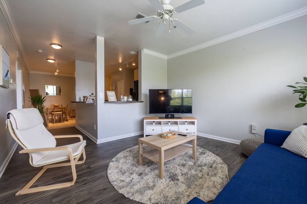 Photo of Livingroom in Florida Center North