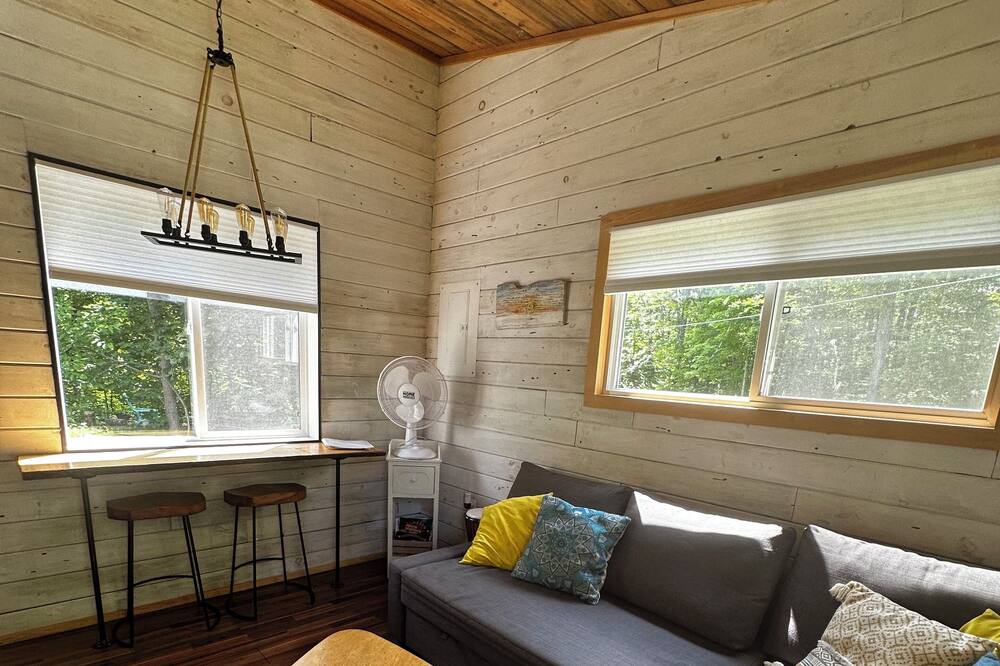 Photo of Livingroom in Central Frontenac