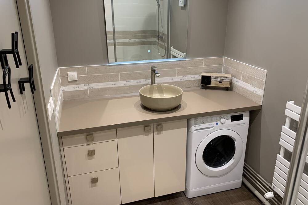 Photo of Bathroom in Lisieux
