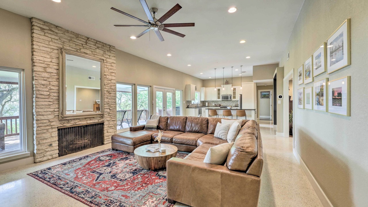 Photo of Livingroom in Northwest Hills