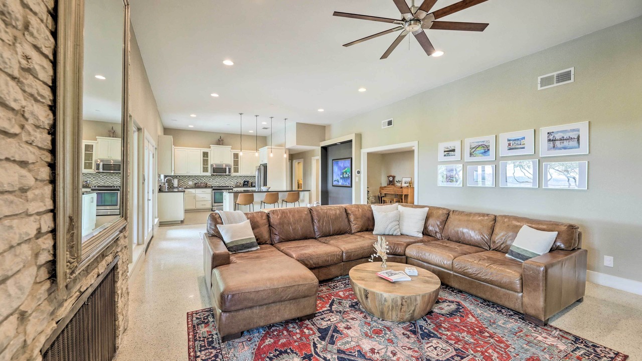 Photo of Livingroom in Northwest Hills