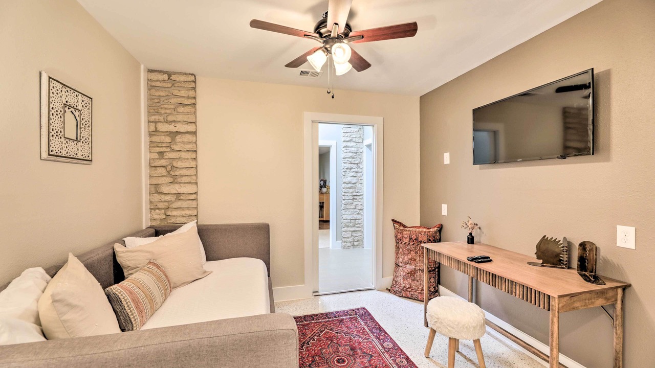 Photo of Livingroom in Northwest Hills