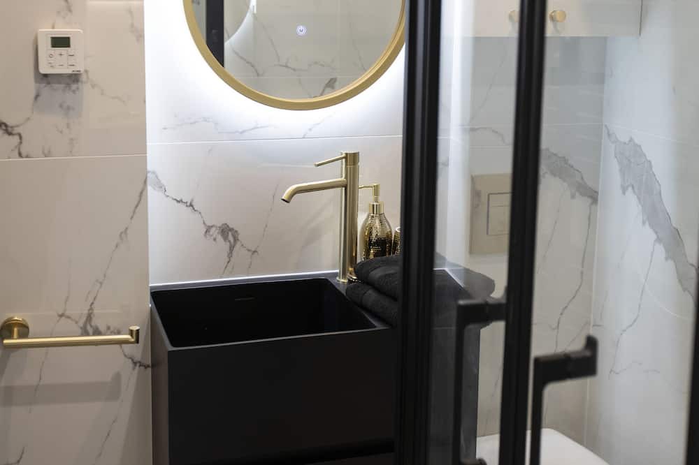 Photo of Bathroom in Quartier de la Plaine-de-Monceaux