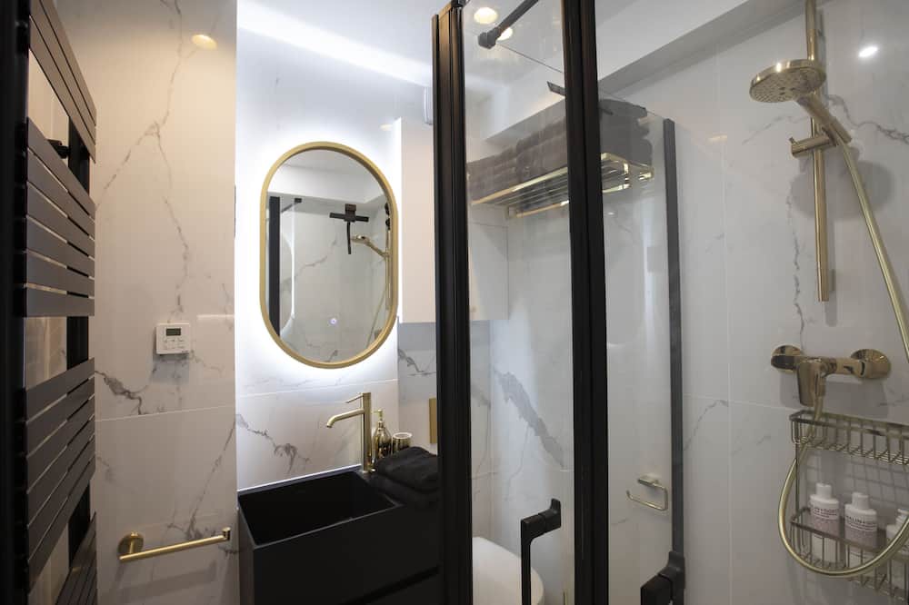 Photo of Bathroom in Quartier de la Plaine-de-Monceaux