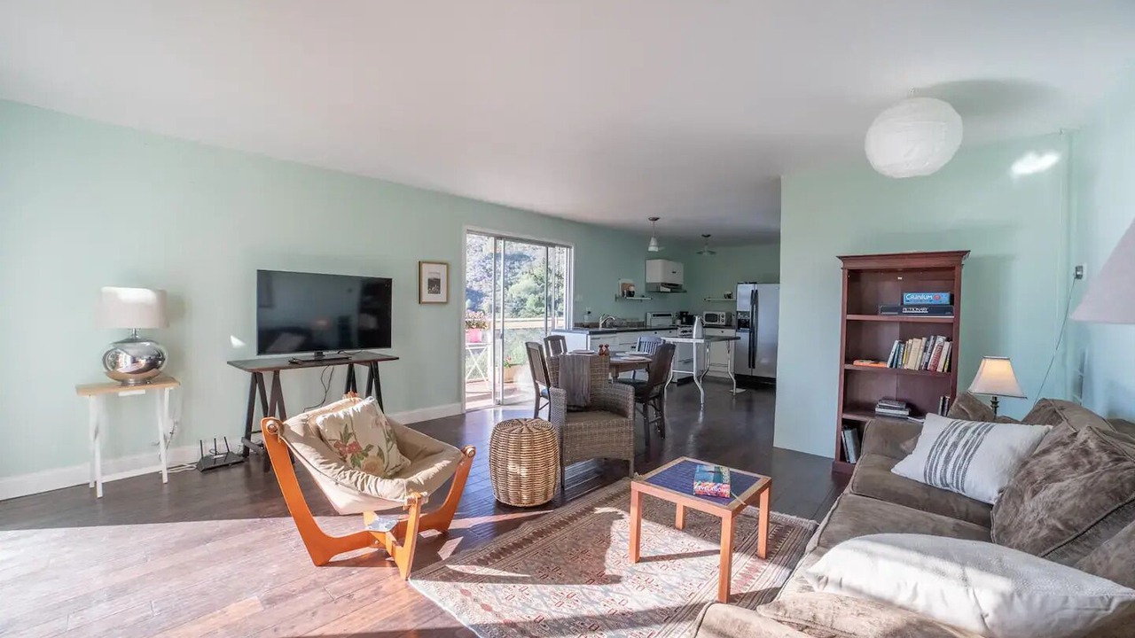 Photo of Livingroom in Claremont Hills