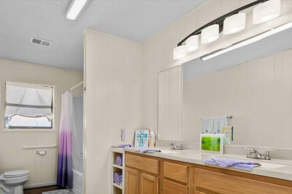 Photo of Bathroom in Lufkin