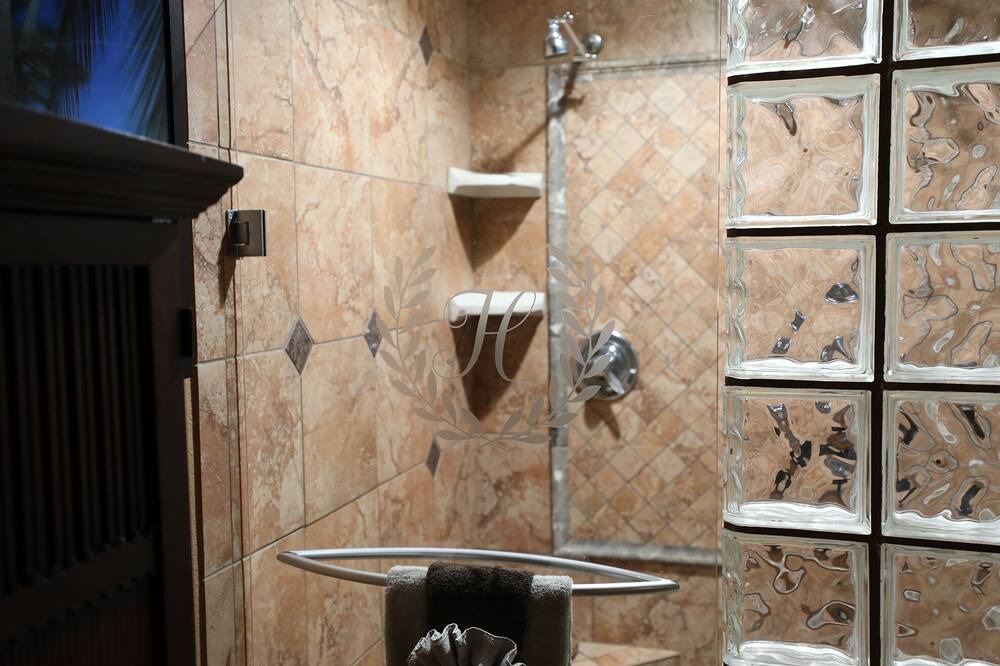 Photo of Bathroom in Golden