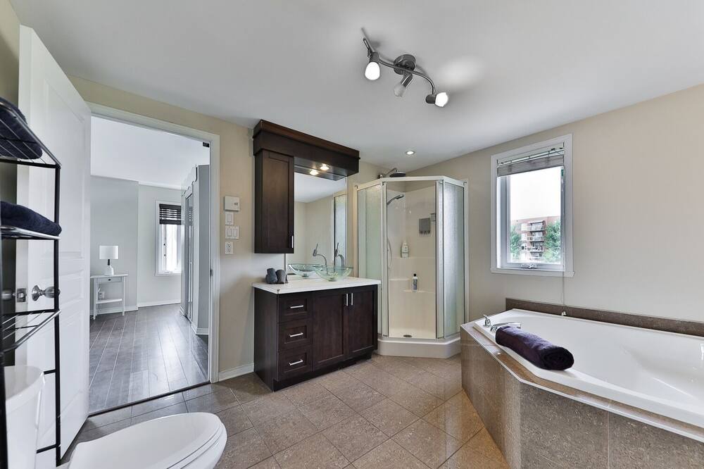 Photo of Bathroom in Brossard