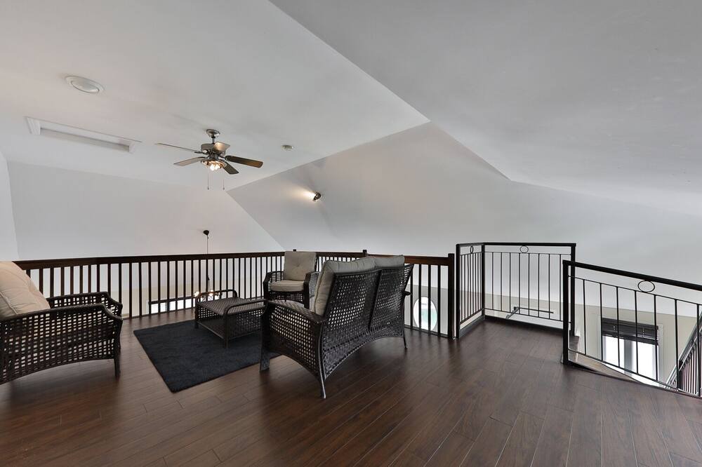 Photo of Livingroom in Brossard