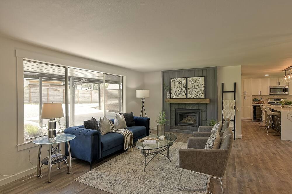 Photo of Livingroom in Boulevard Bluffs