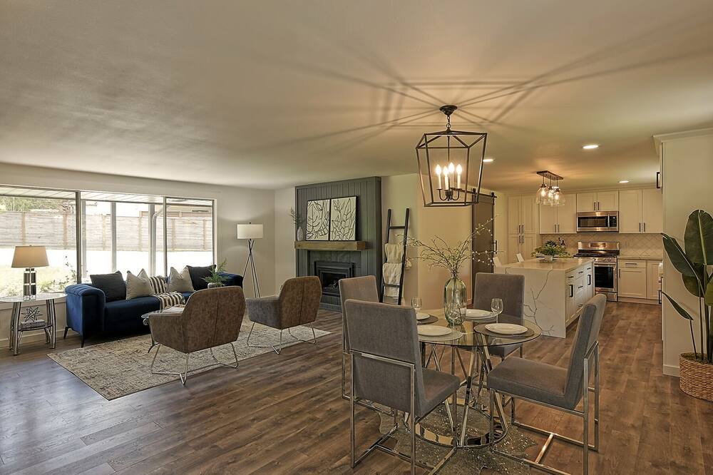 Photo of Livingroom in Boulevard Bluffs