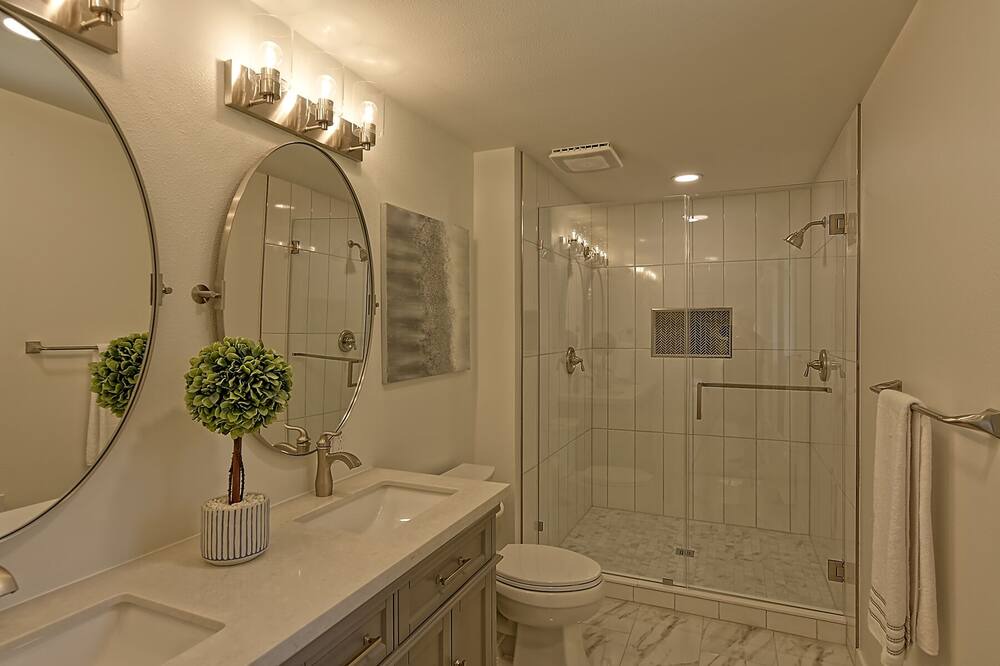 Photo of Bathroom in Boulevard Bluffs