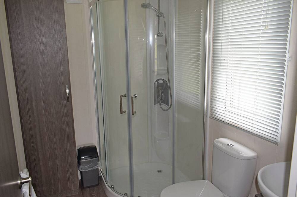 Photo of Bathroom in Gisleham