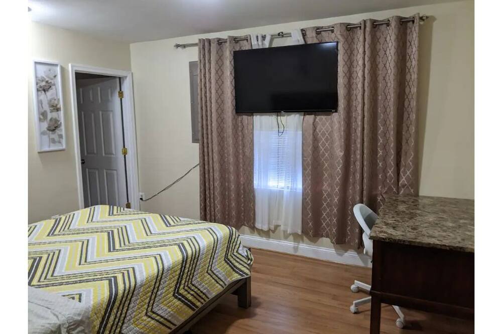 Photo of Bedroom in Hillandale