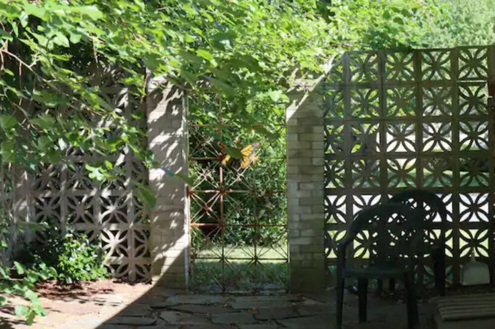 Photo of Outdoor in Hillandale