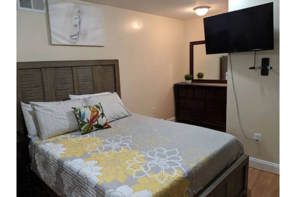 Photo of Bedroom in Hillandale