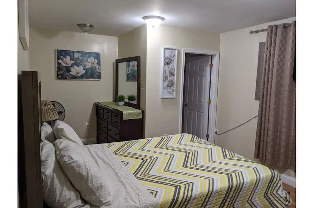 Photo of Bedroom in Hillandale