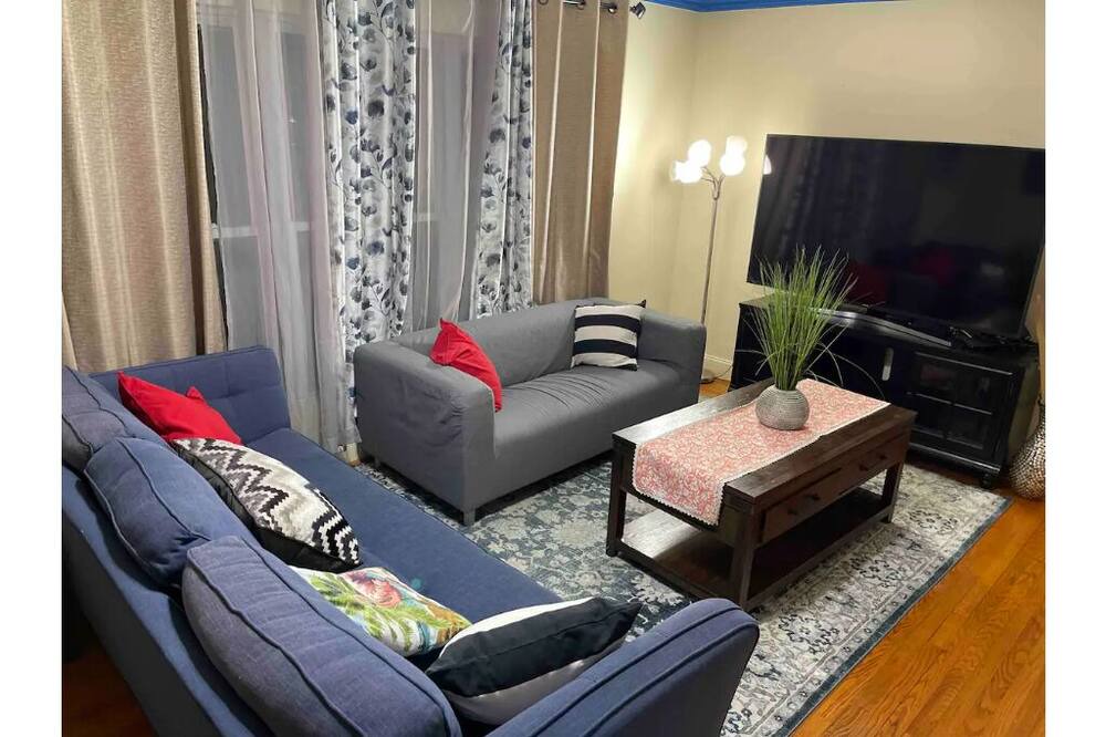 Photo of Livingroom in Hillandale