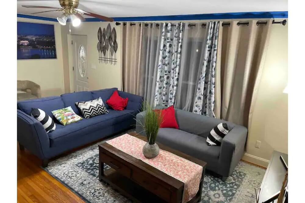 Photo of Livingroom in Hillandale