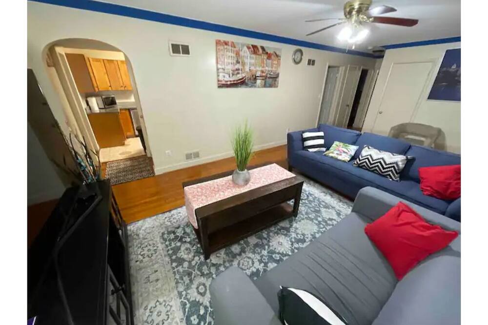 Photo of Livingroom in Hillandale