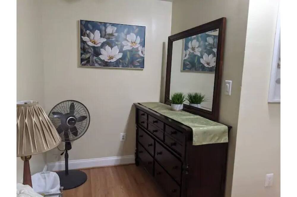 Photo of Bedroom in Hillandale