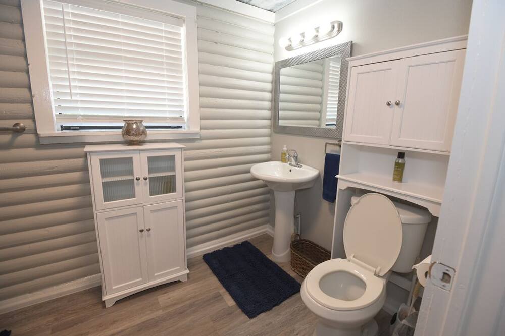 Photo of Bathroom in Utopia