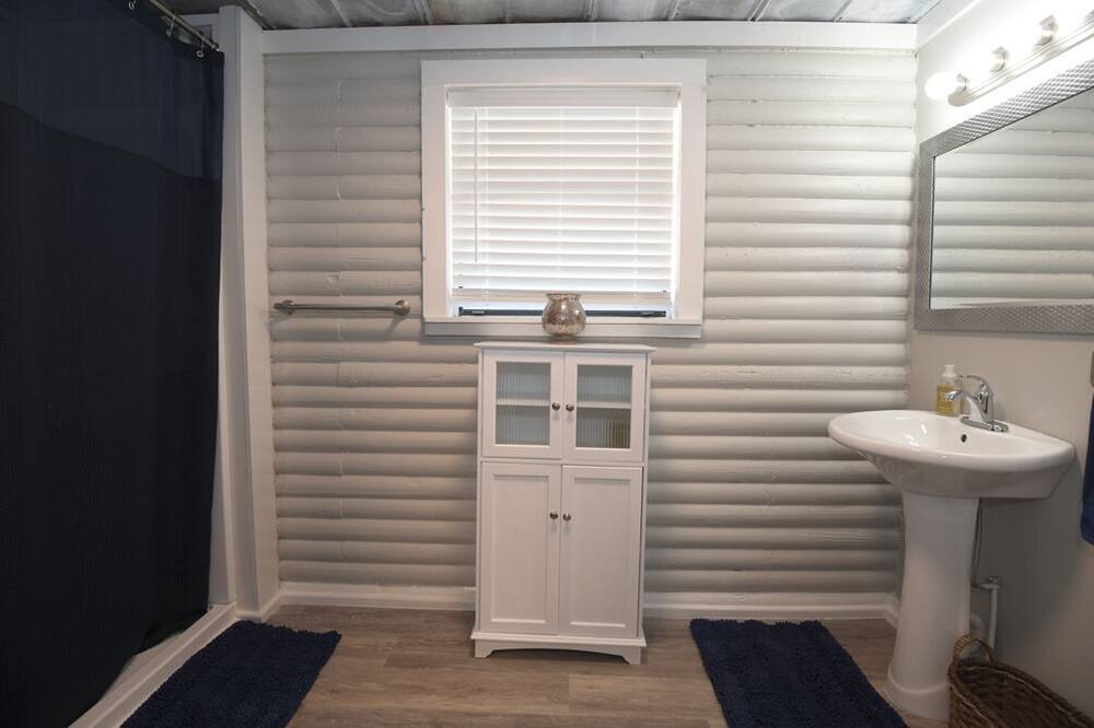 Photo of Bathroom in Utopia
