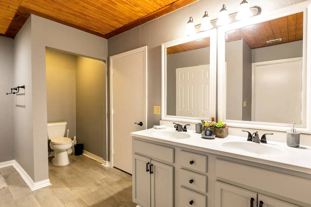 Photo of Bathroom in Gordonville