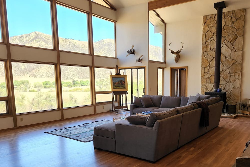 Photo of Livingroom in Paicines