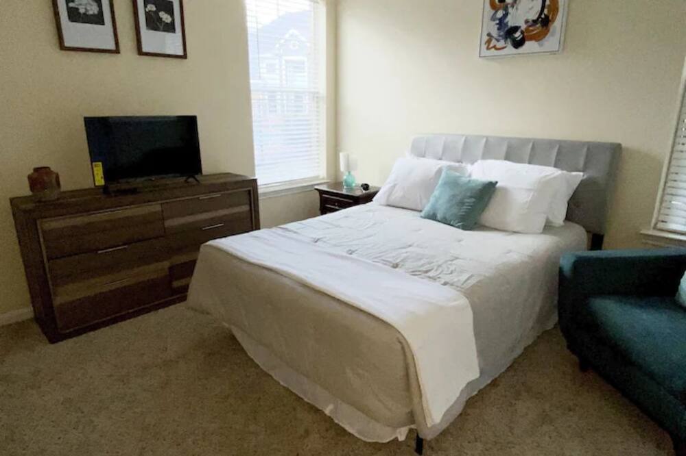 Photo of Bedroom in Westchase