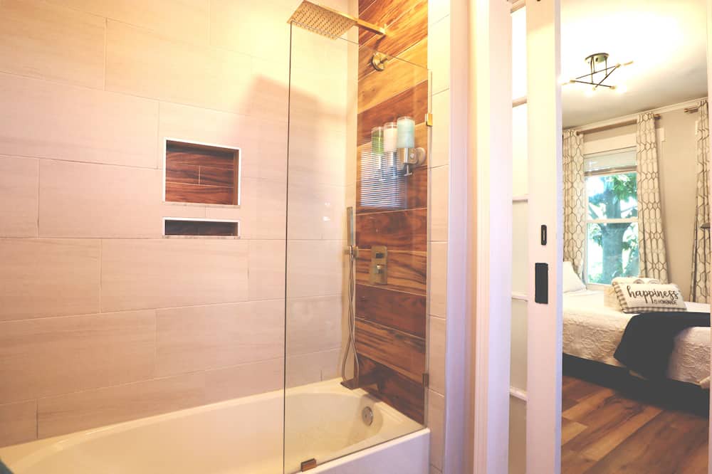 Photo of Bathroom in Woodbury