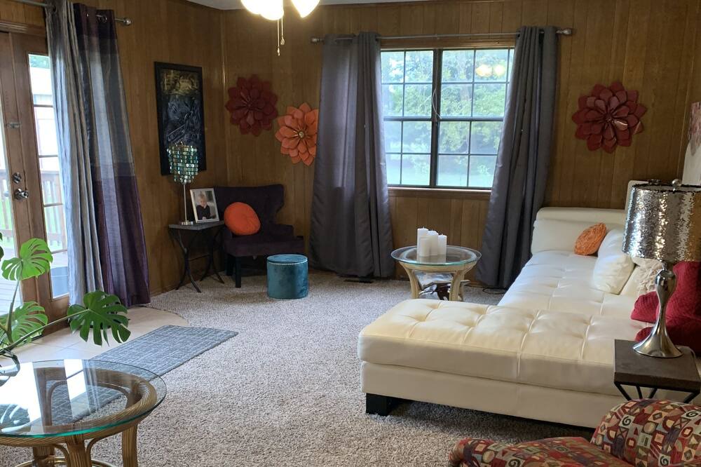 Photo of Bedroom in Pettit