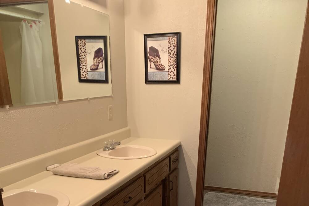 Photo of Bathroom in Pettit