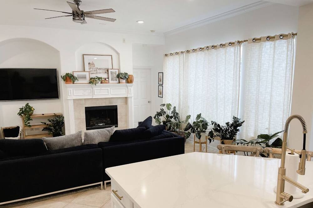 Photo of Livingroom in Allen