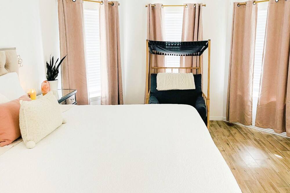 Photo of Bedroom in Allen