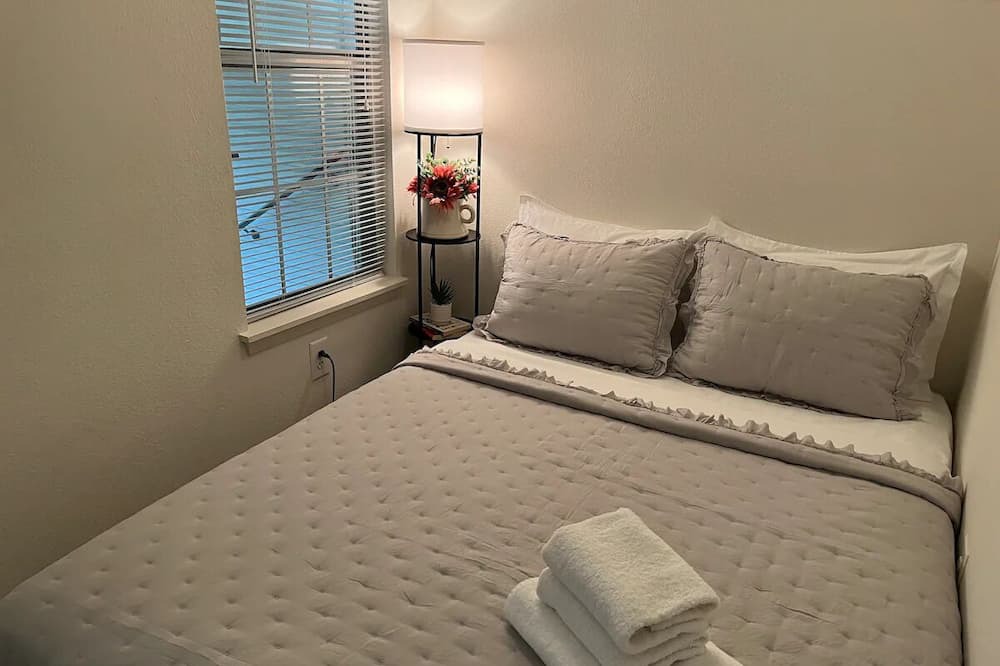 Photo of Bedroom in Laurel