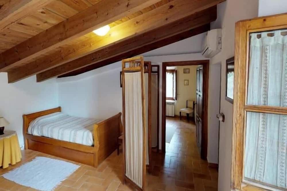 Photo of Bedroom in Santa Eulalia de Roncana