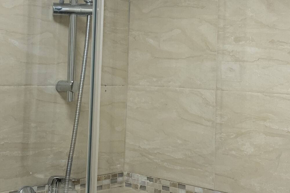 Photo of Bathroom in Le Kremlin-Bicetre