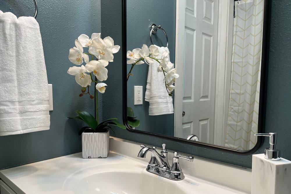 Photo of Bathroom in Powderly