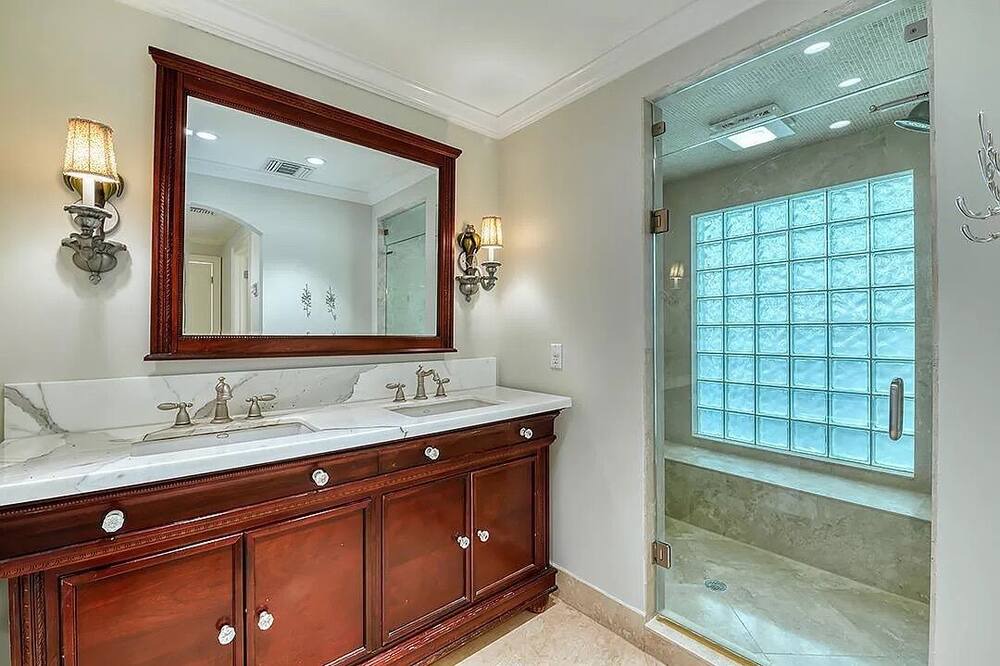 Photo of Bathroom in Juno Beach