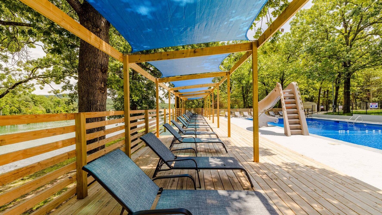 Photo of Patio Balcony in Kimberling City
