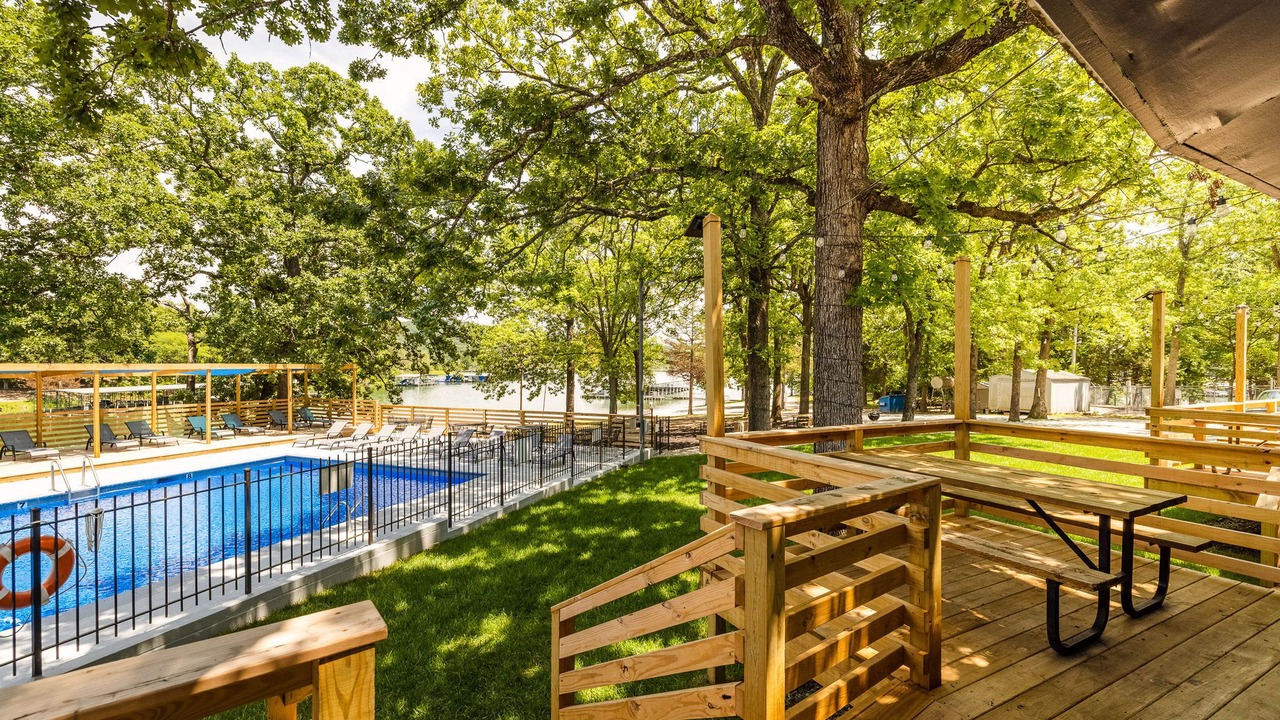 Photo of Patio Balcony in Kimberling City