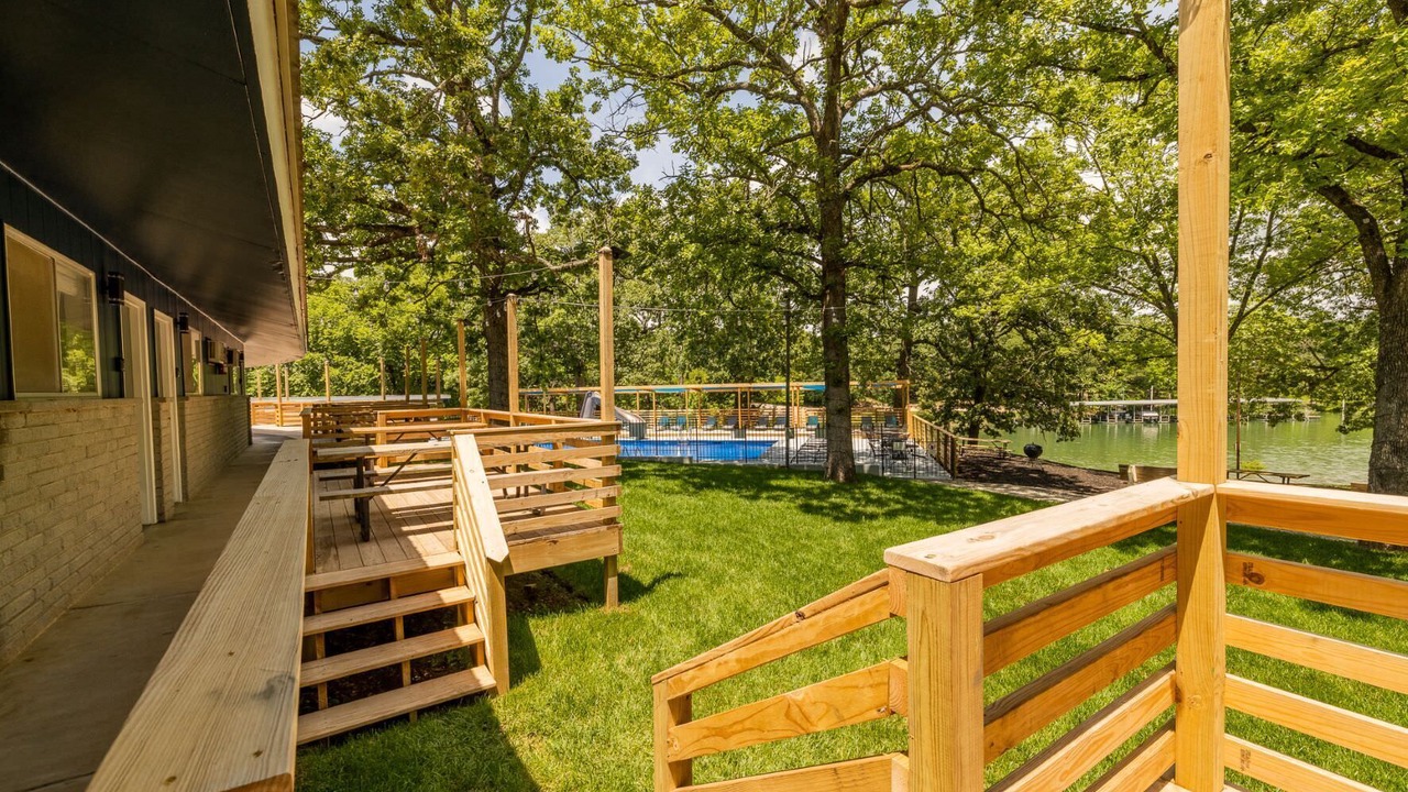 Photo of Patio Balcony in Kimberling City