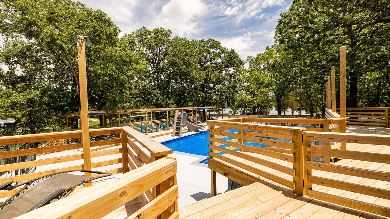 Photo of Patio Balcony in Kimberling City