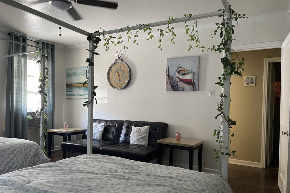 Photo of Bedroom in Northwest Los Angeles Heights